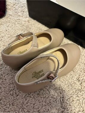 Nine West Tan Vinyl Mary Jane Tap Shoes